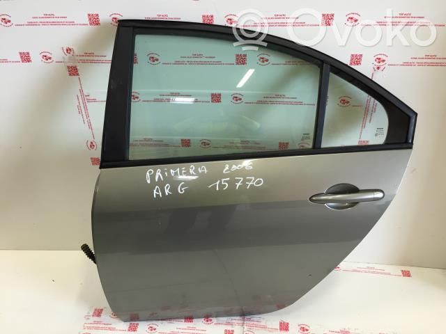 Nissan Primera Puerta trasera 