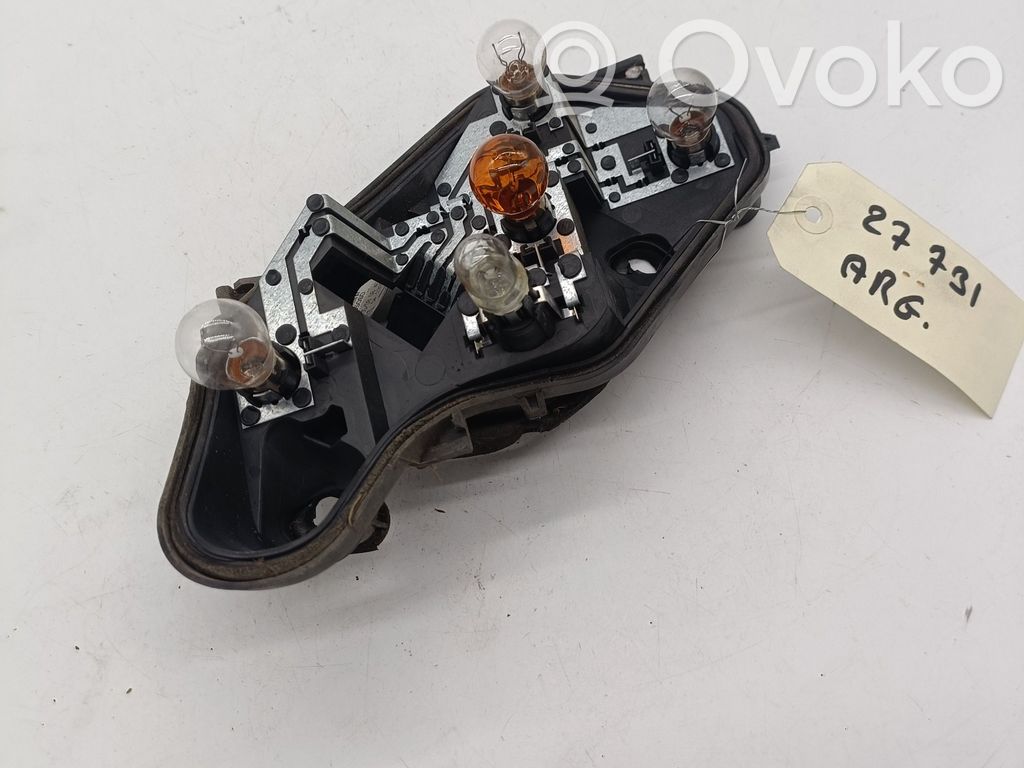 Opel Corsa D Takavalon polttimon suojan pidike 