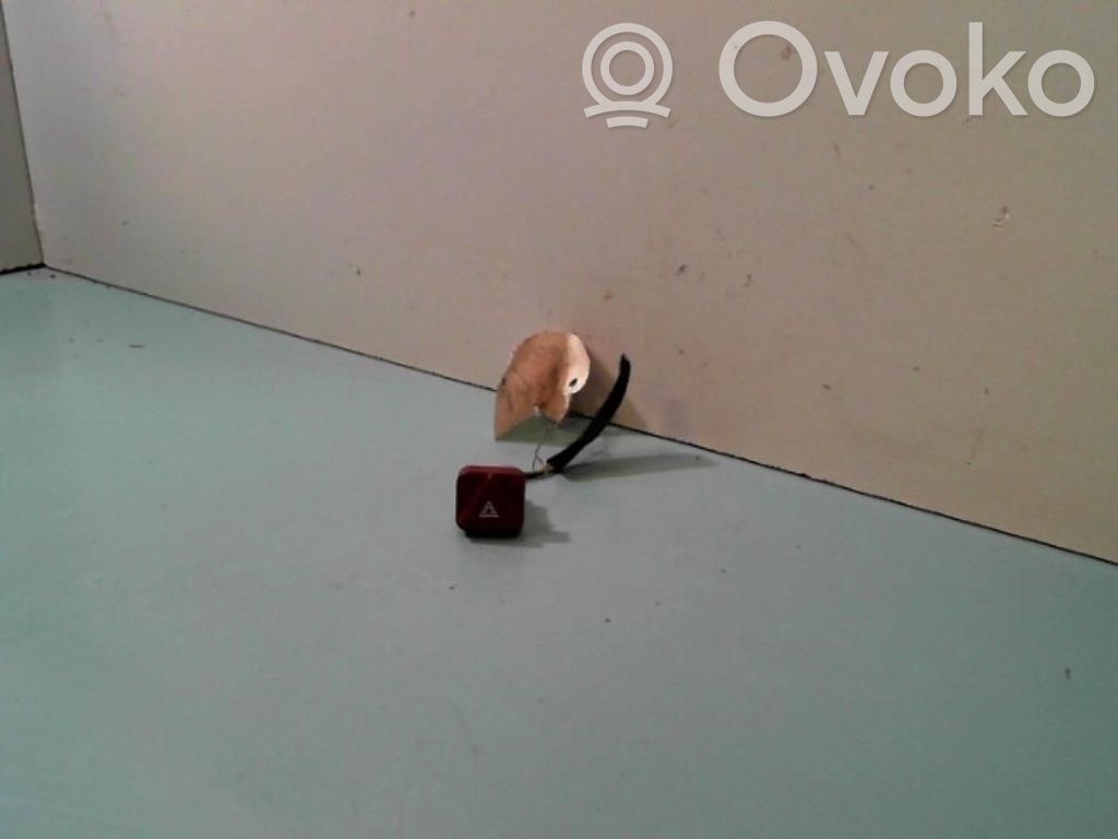 Peugeot 1007 Hazard light switch 