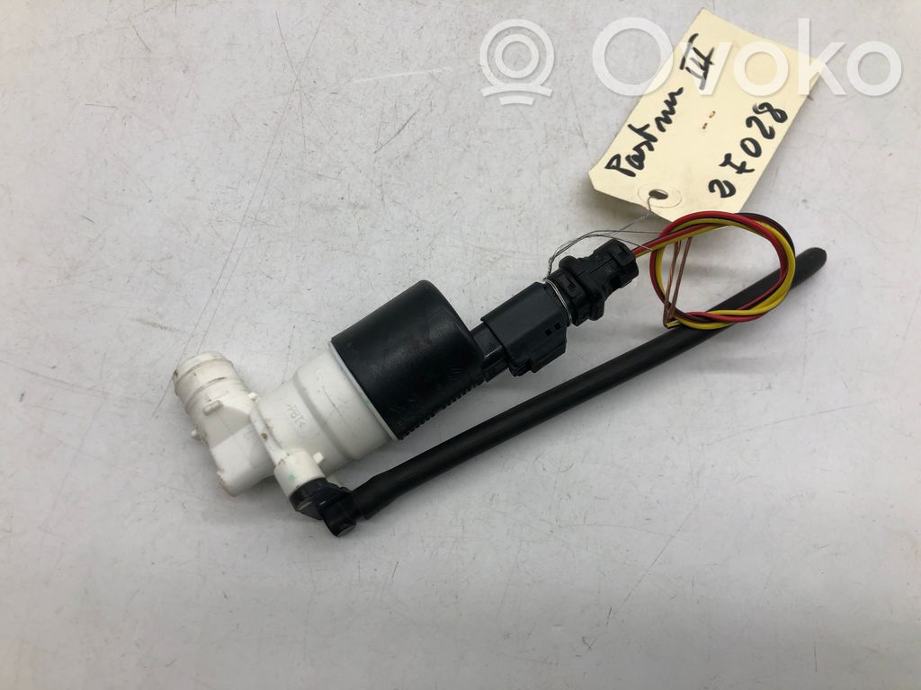 Peugeot Partner III Windscreen/windshield washer pump 