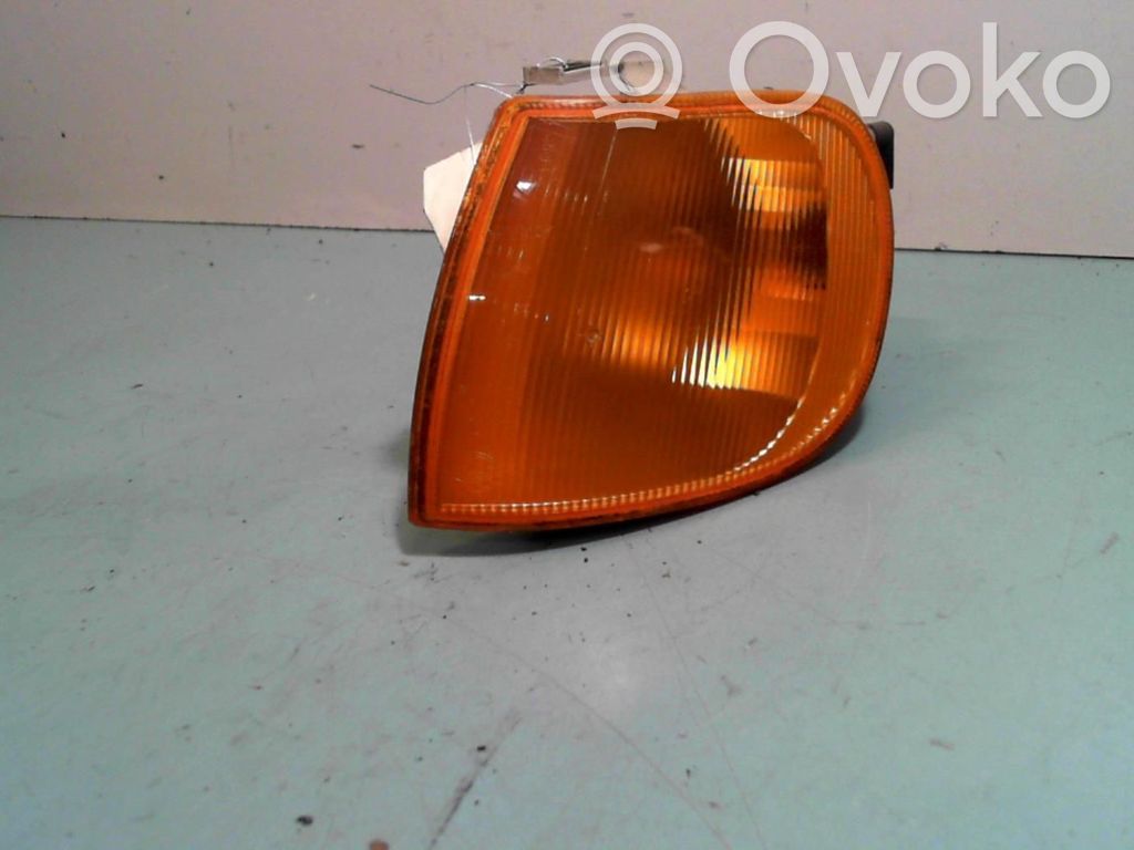 Volkswagen Polo III 6N 6N2 6NF Kierunkowskaz błotnika przedniego 