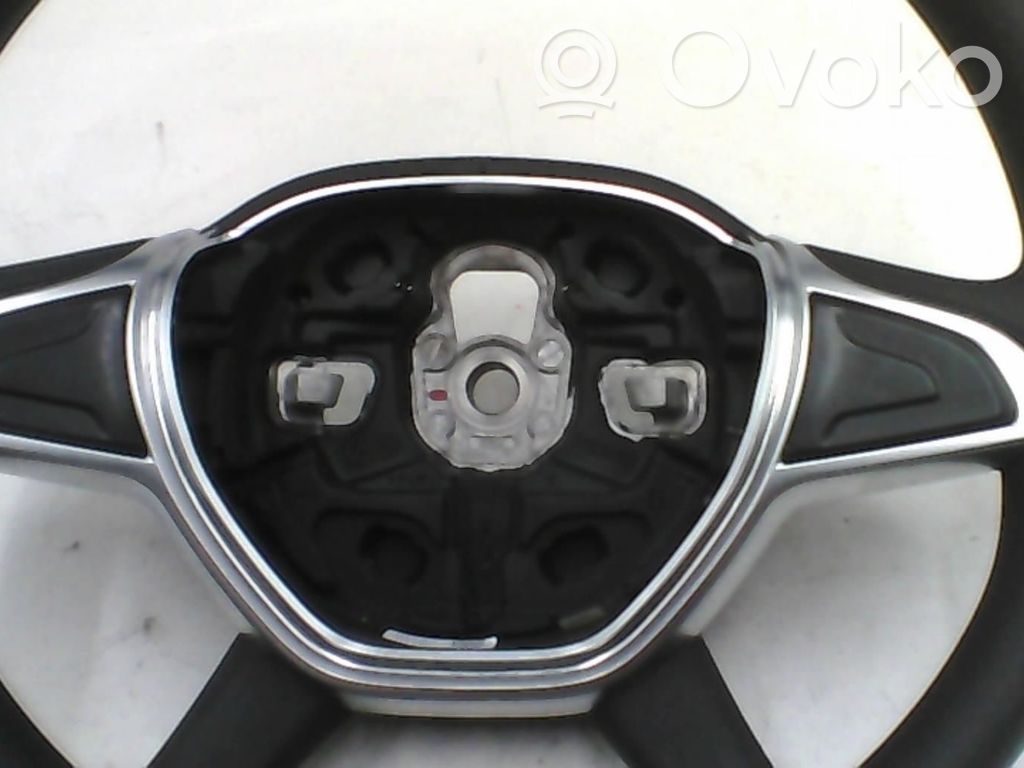 Dacia Sandero Ohjauspyörä 