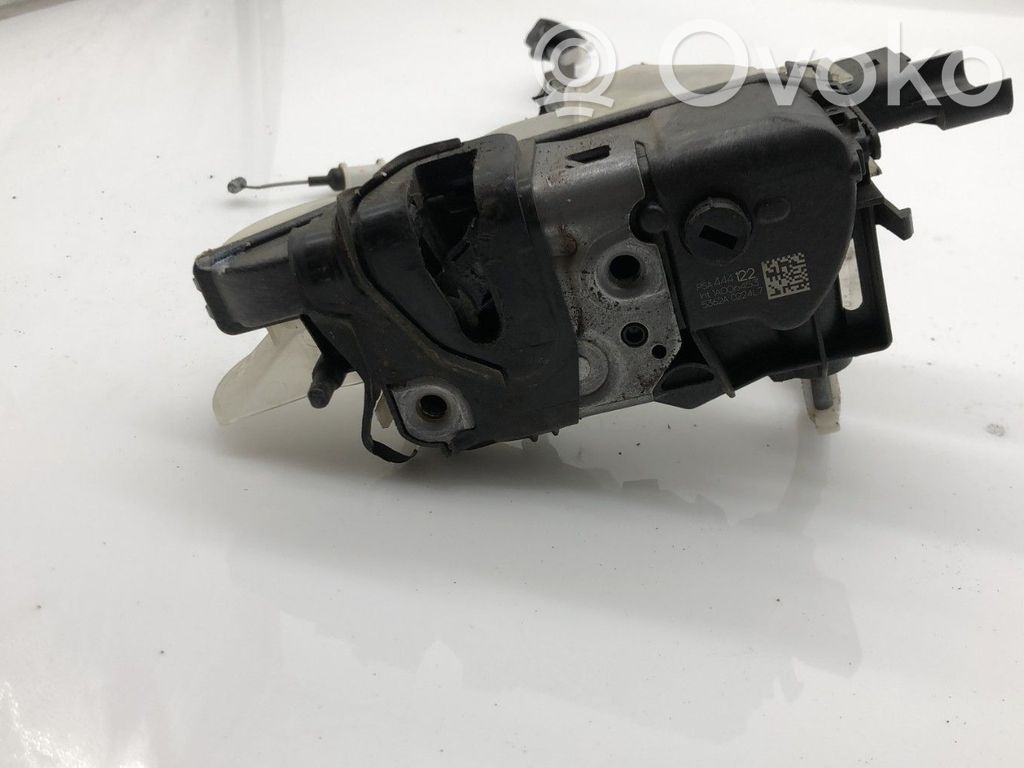 Peugeot 208 II Priekšpusē slēdzene 