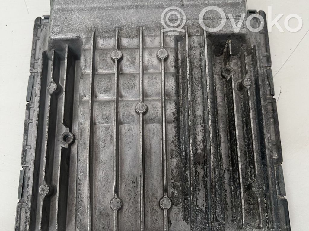 Variklio valdymo blokas   7567178