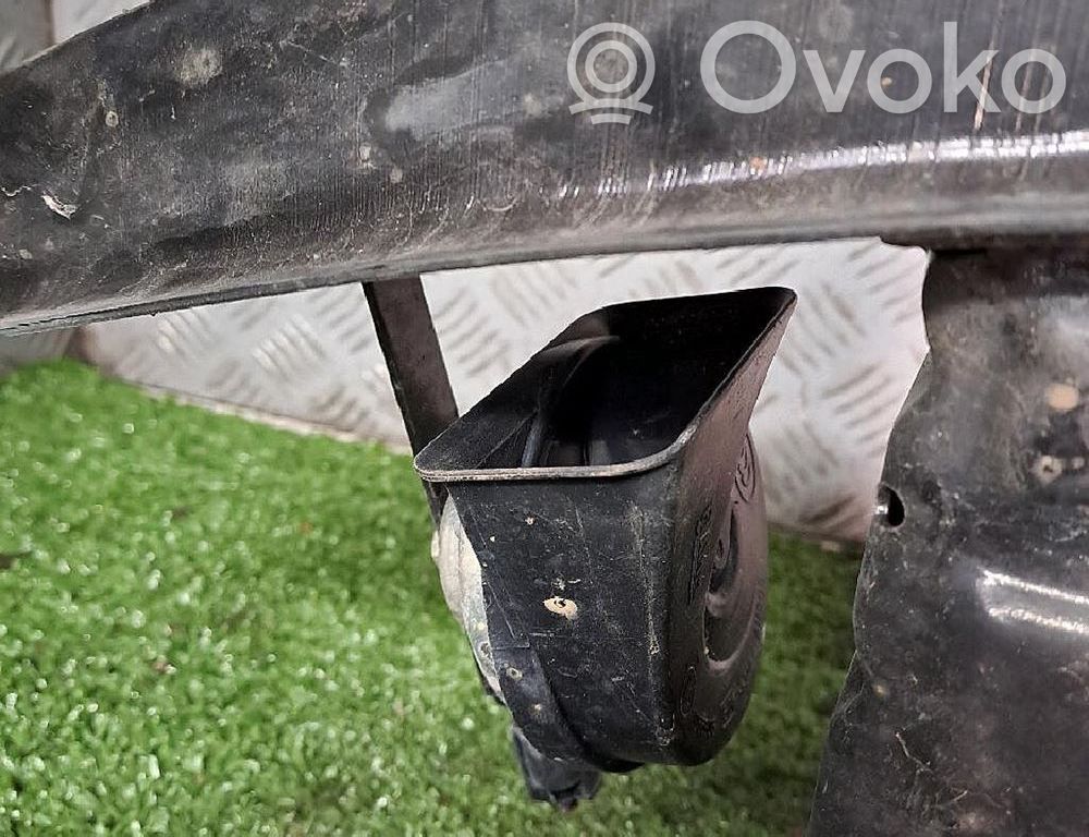 Priekšpusē bampera sija / balka   51117146645
