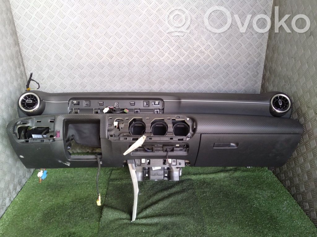 Mercedes-Benz A W177 Deska rozdzielcza 