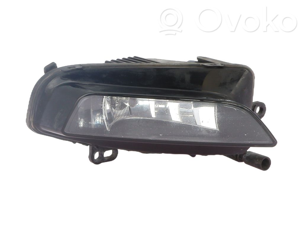 Etusumuvalo   8V0941700D