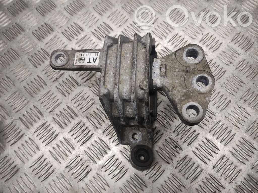 Opel Insignia A Engine mount bracket 