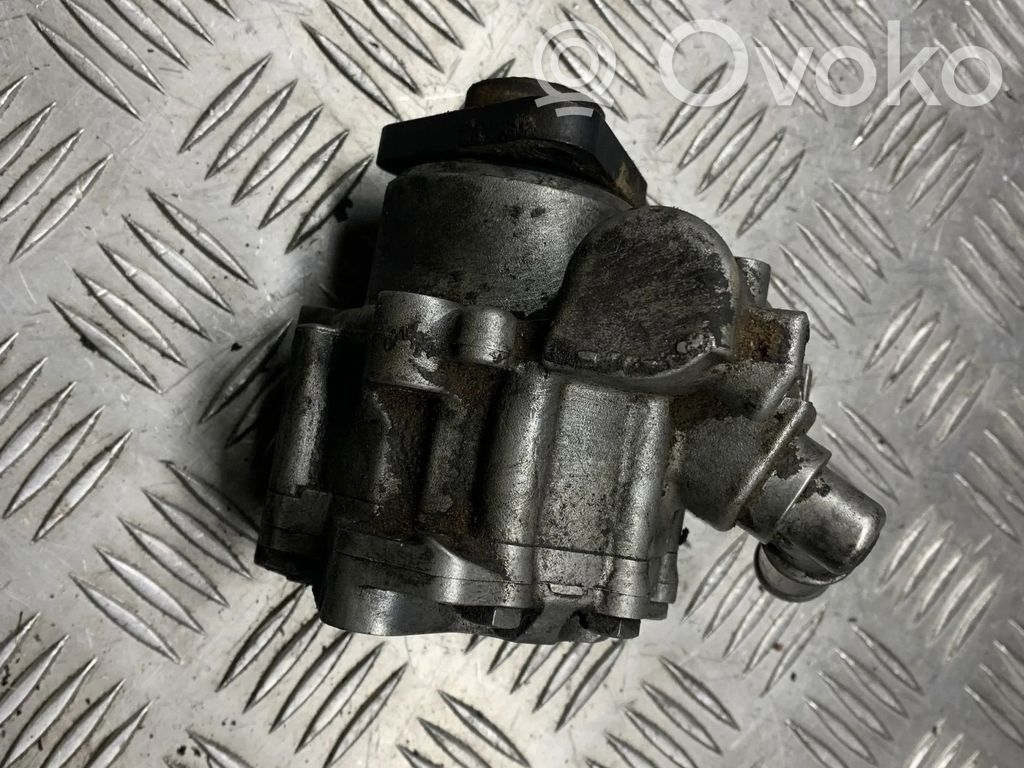 Audi A4 S4 B5 8D Ohjaustehostimen pumppu 