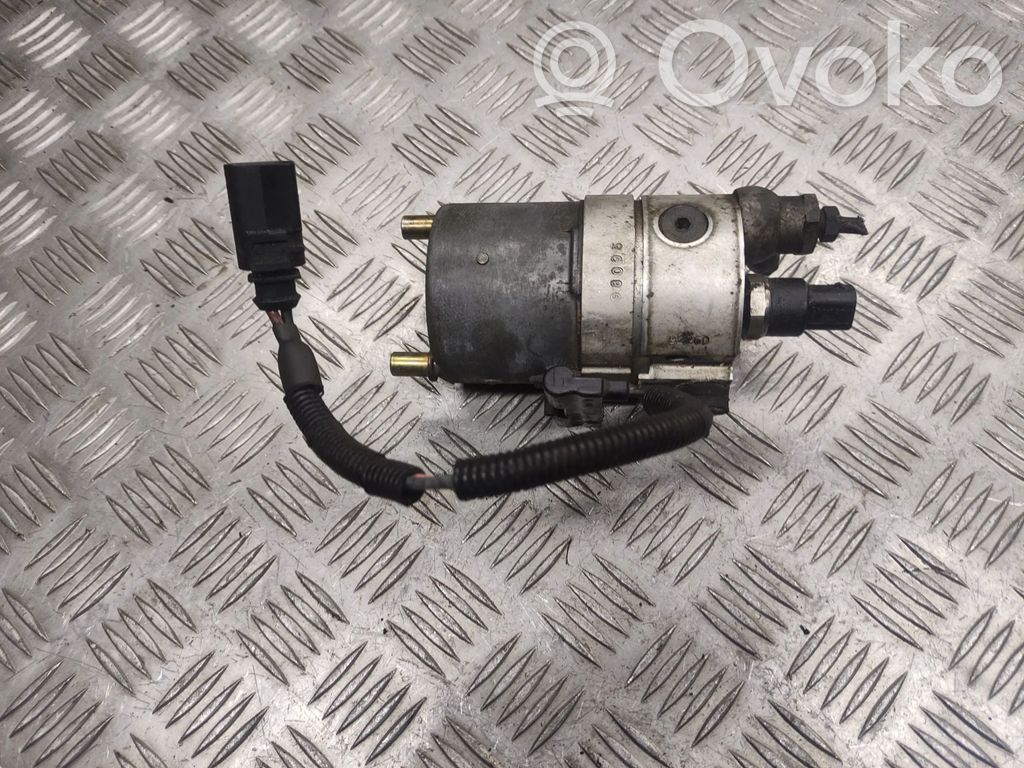 Audi A6 S6 C5 4B Pompă vacuum 