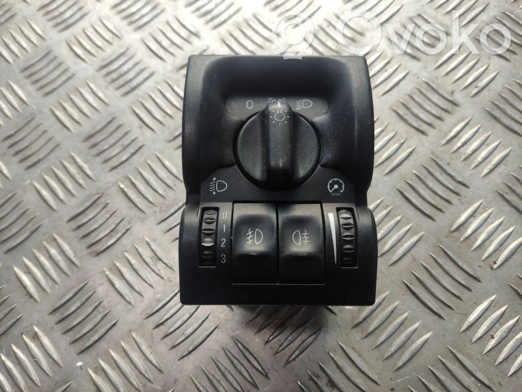 Light switch   90569814,53142807,1801991A