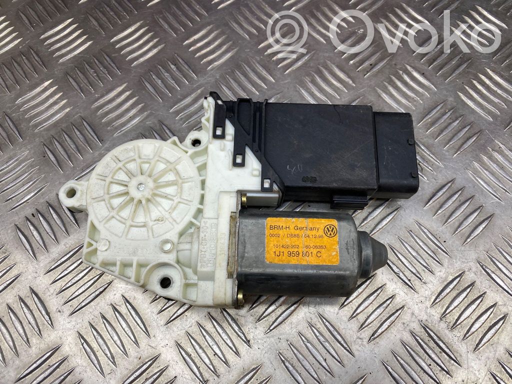 Volkswagen Bora Silnik regulatora szyby drzwi przednich 