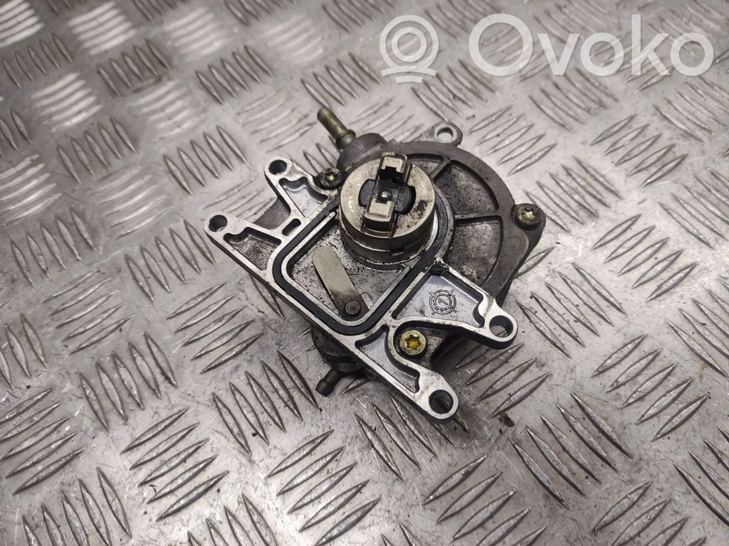 Opel Vectra C Vacuum pump 