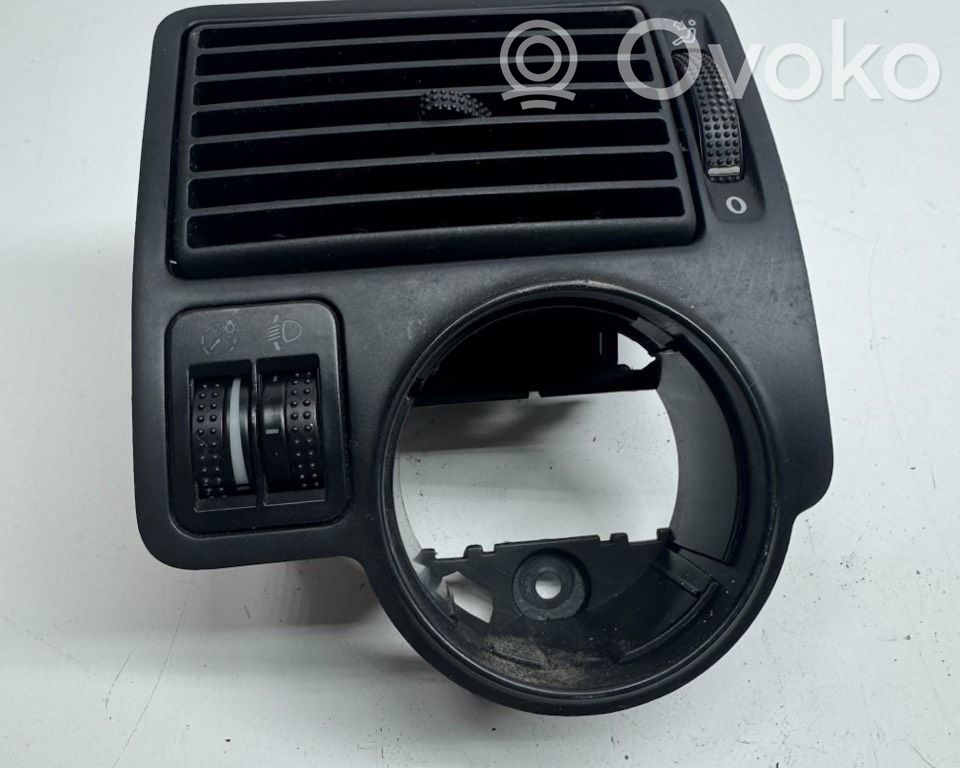 Volkswagen Golf IV Centrinės oro grotelės 