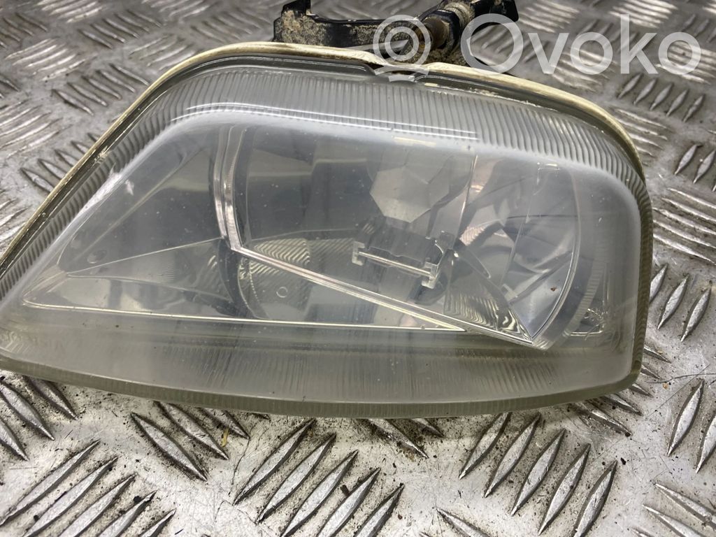 Ford Focus Miglas lukturis priekšā 
