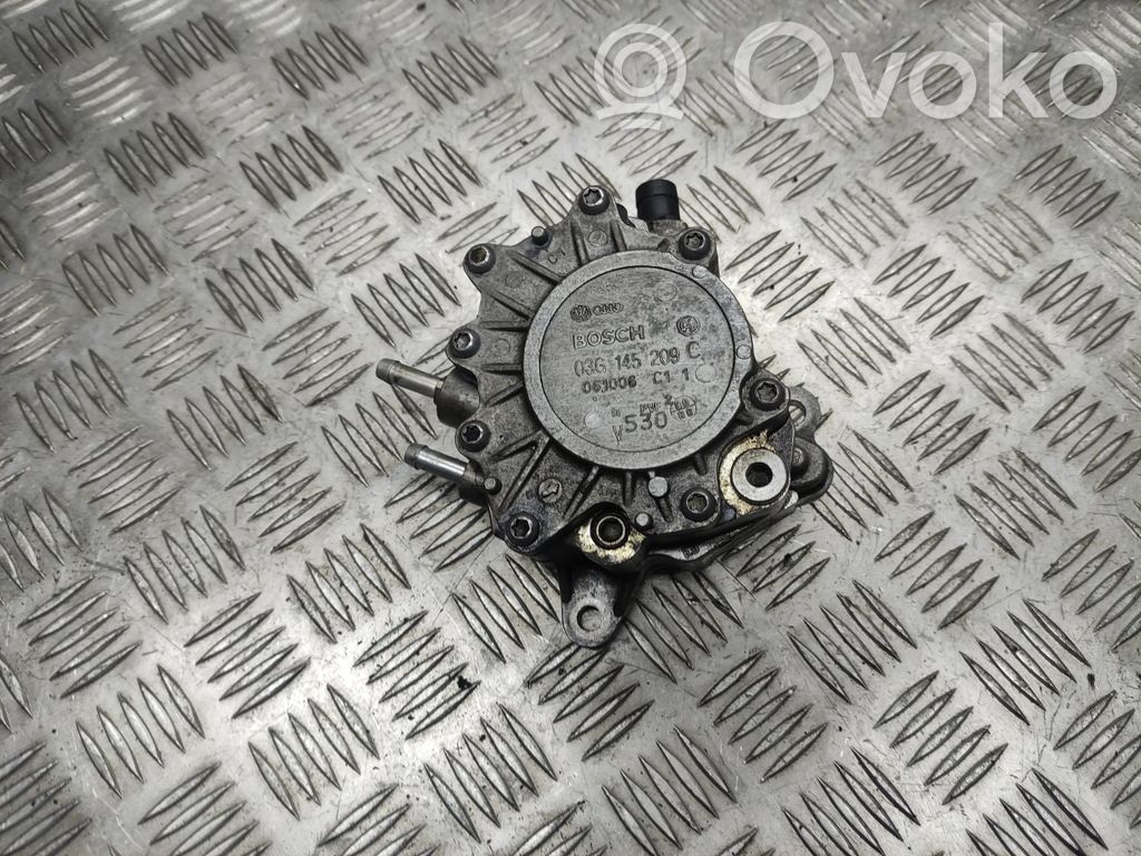 Volkswagen Touran I Vacuum pump 