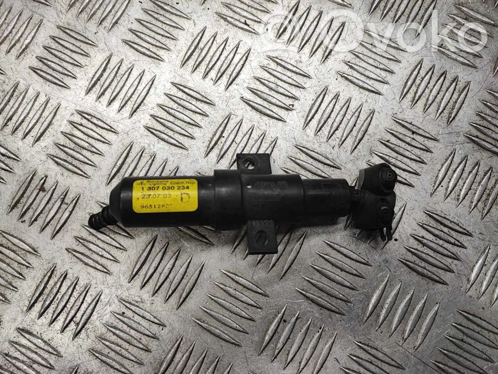 Volvo V70 Dysza spryskiwacza lampy przedniej 