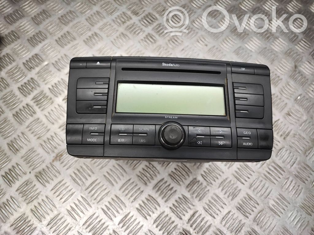 Skoda Octavia Mk2 (1Z) Panel / Radioodtwarzacz CD/DVD/GPS 