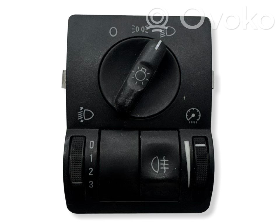 Light switch   9116613,0524119
