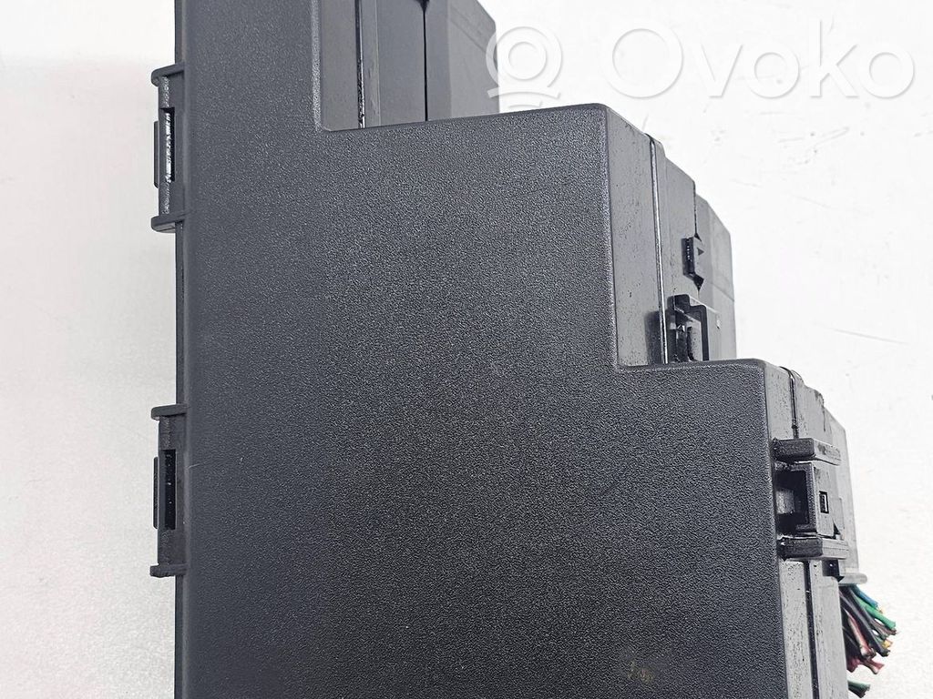 Jaguar S-Type Fuse module 
