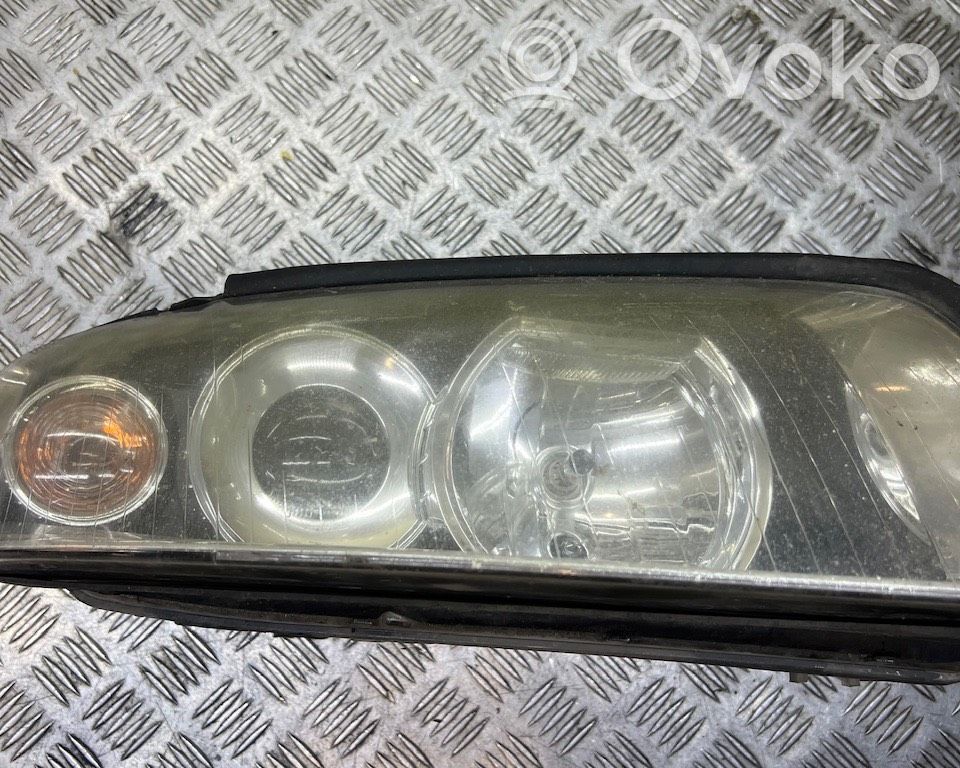 Audi A4 S4 B6 8E 8H Lampa przednia 