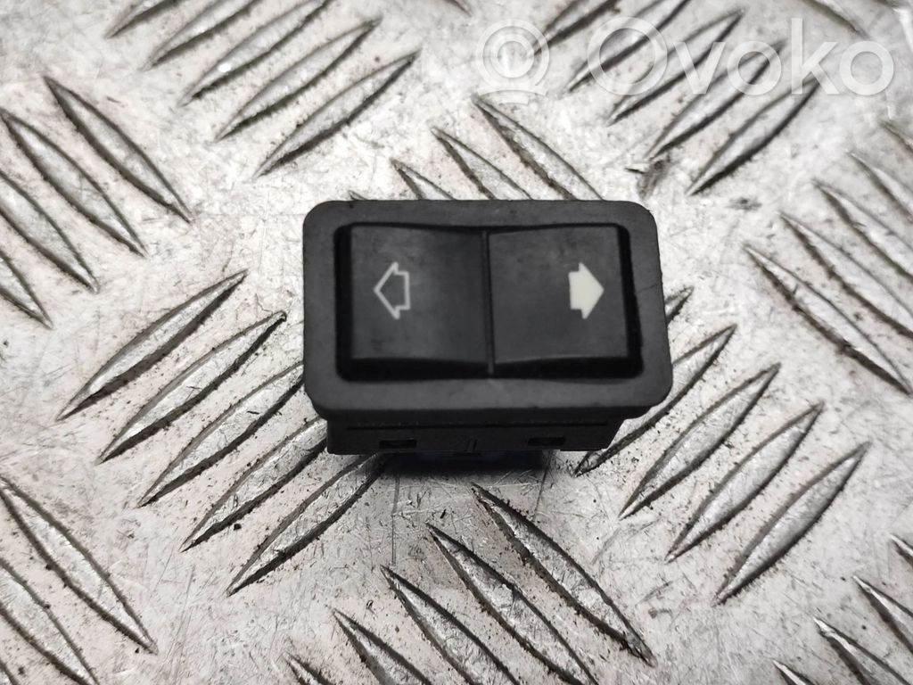 Electric window control switch   8368932