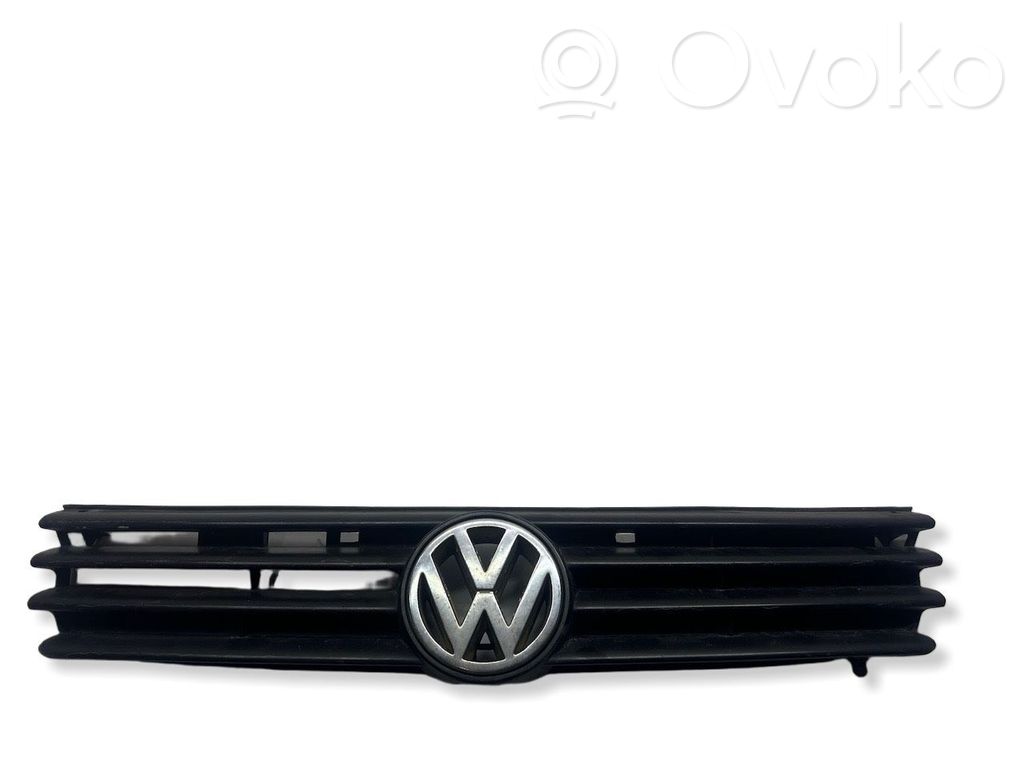 Volkswagen PASSAT B4 Etupuskurin ylempi jäähdytinsäleikkö 