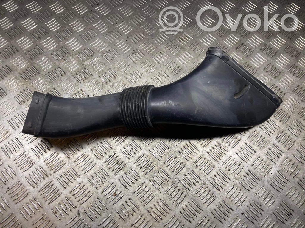 Volvo S80 Ilmanoton kanavan osa 