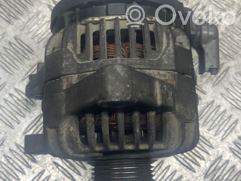 Toyota Avensis T250 Alternador 