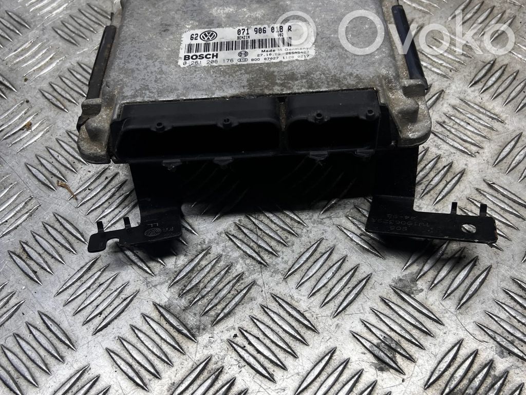 Volkswagen Golf IV Engine control unit/module 