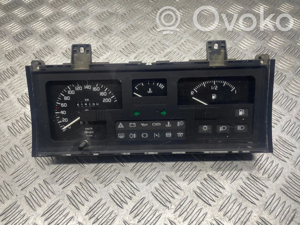 Renault Clio II Front passenger seat rail trim 
