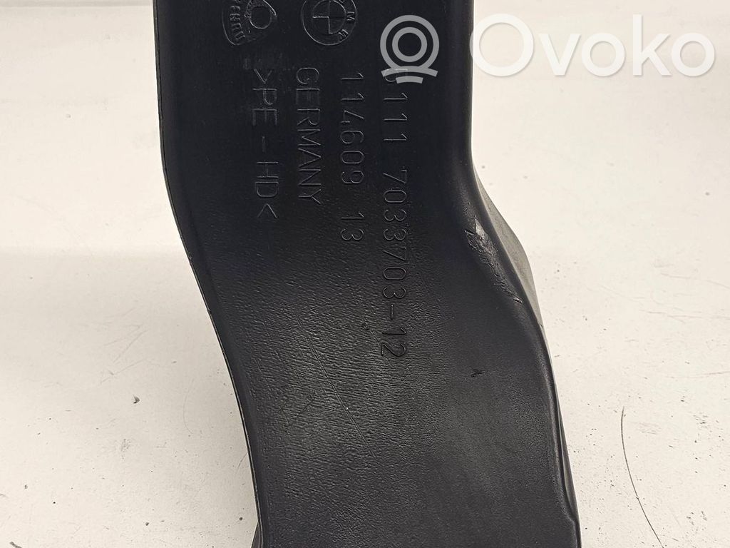 BMW 5 E60 E61 Oro paėmimo kanalo detalė (-ės) 