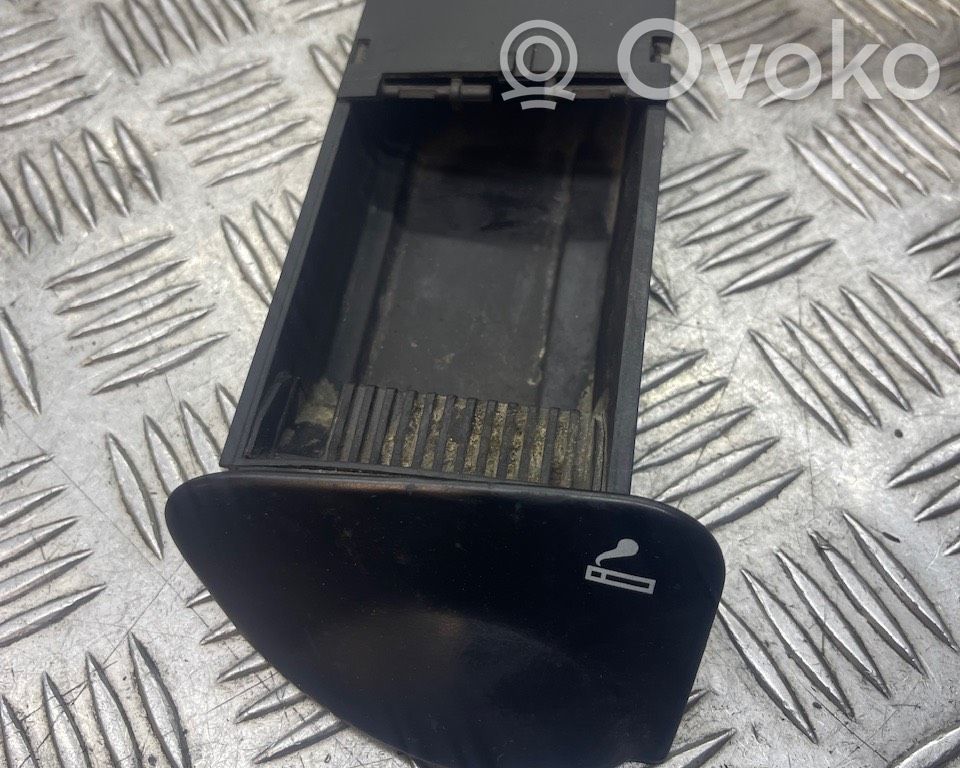 Ford Focus Aschenbecher 