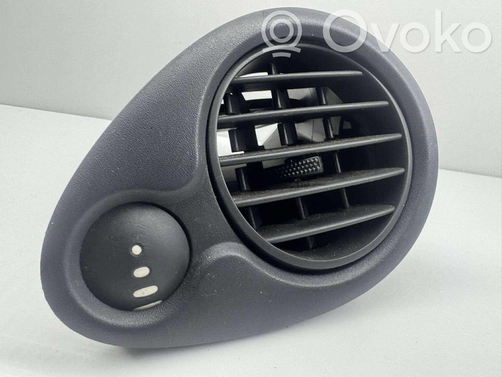 Renault Clio III Šoninės oro grotelės 