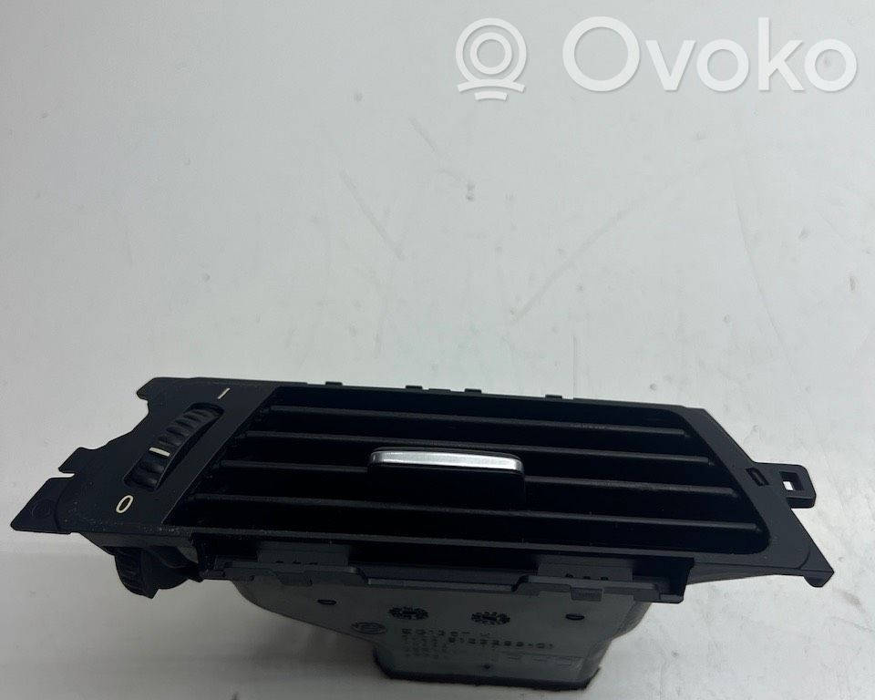BMW 3 E90 E91 Lango oro grotelės 