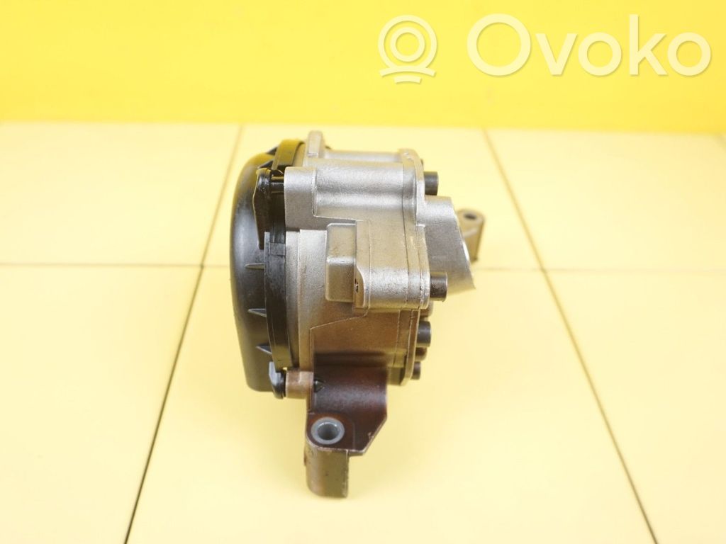 Volkswagen Golf VI Oil pump 