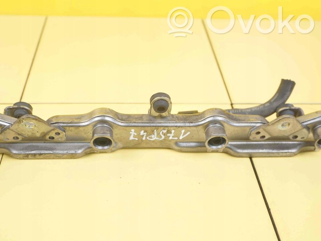 Honda CR-V Fuel line pipe 