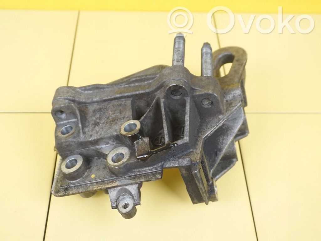 Ford Grand C-MAX Engine mounting bracket 