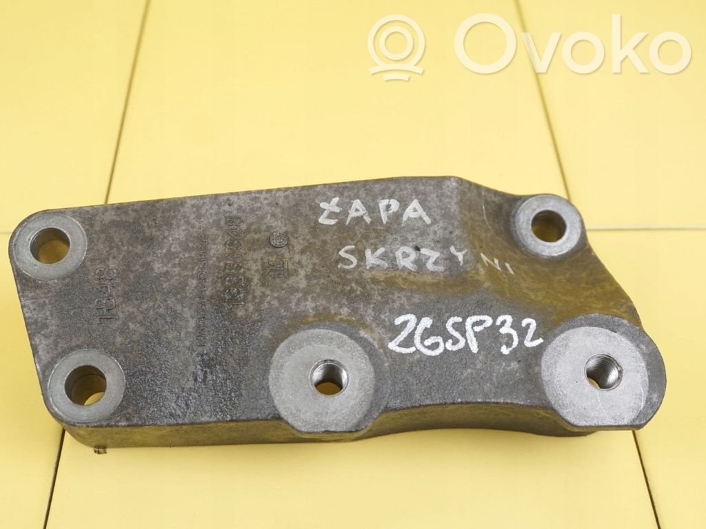 Opel Corsa E Gearbox mounting bracket 
