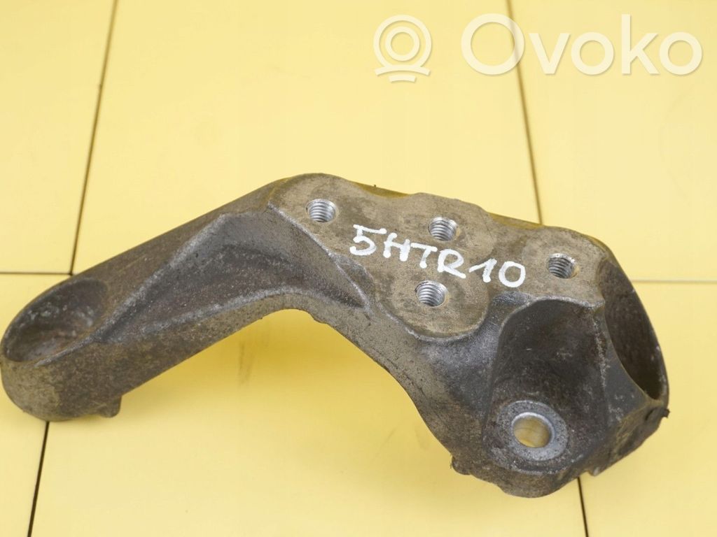 Opel Astra J Engine mounting bracket 
