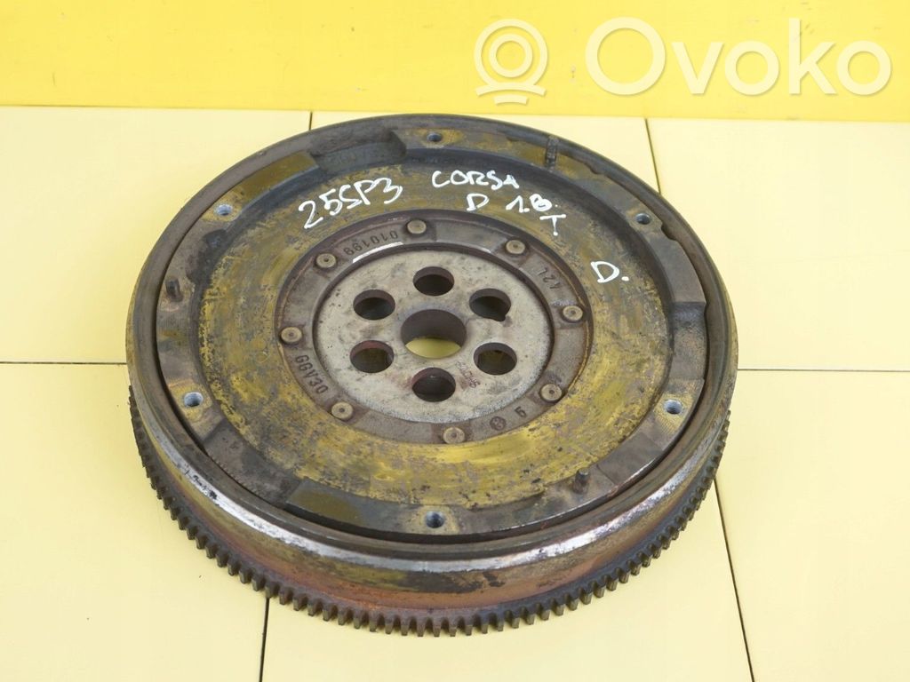Opel Corsa D Plaukiojantis dviejų masių smagratis 