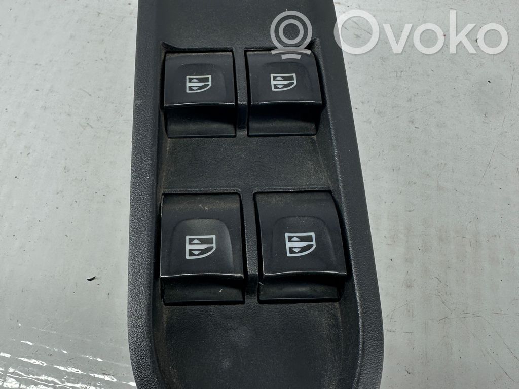 Dacia Duster Interruptor del elevalunas eléctrico 
