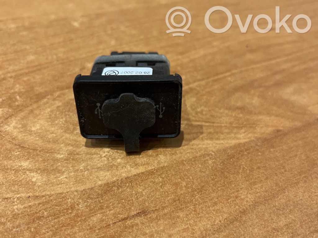 Fiat Punto (188) Enchufe conector USB 