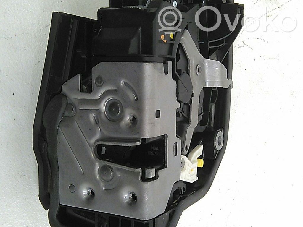 BMW 5 G30 G31 G38 Silniczek / Siłownik zamka centralnego 