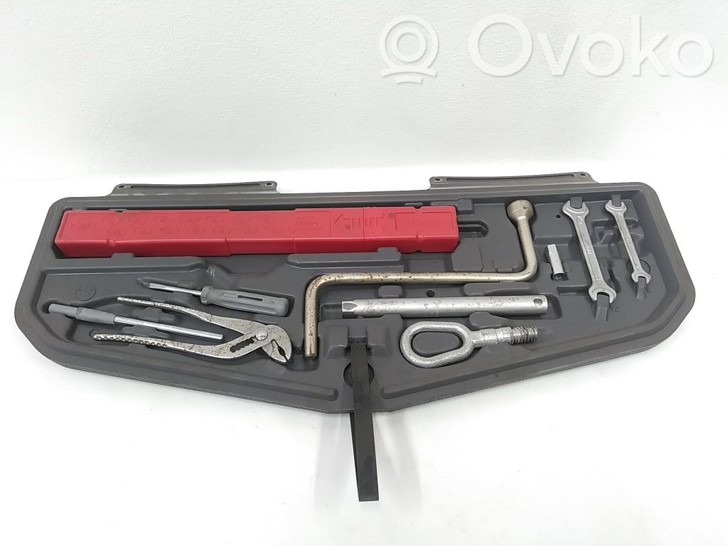 BMW 5 E39 Įrankių komplektas 