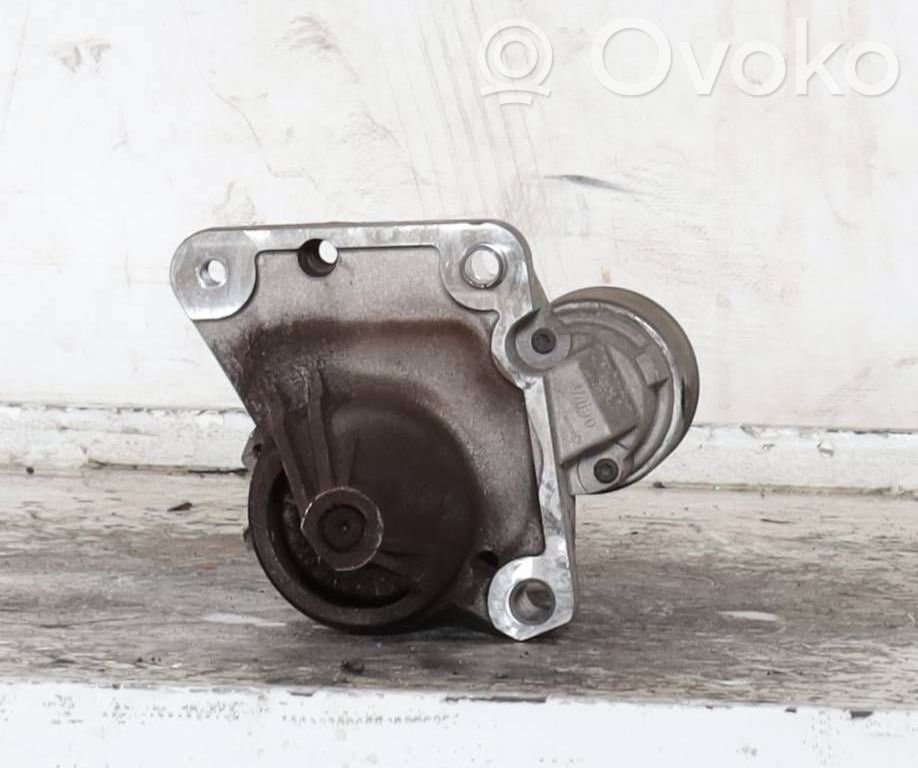 Motor de arranque   33490UP,5835C4