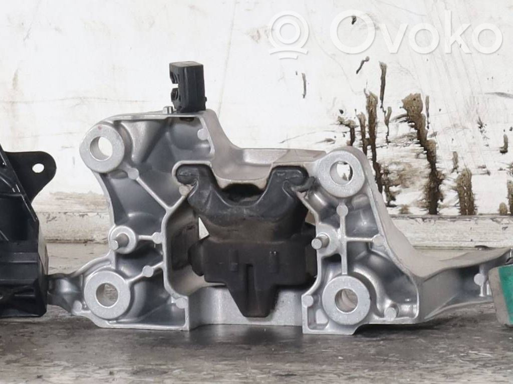 Jeep Avenger Подушка двигателя 