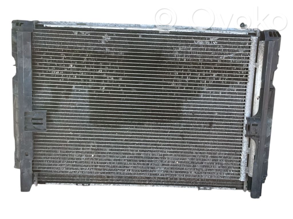 BMW 3 E90 E91 Dzesēšanas šķidruma radiators 