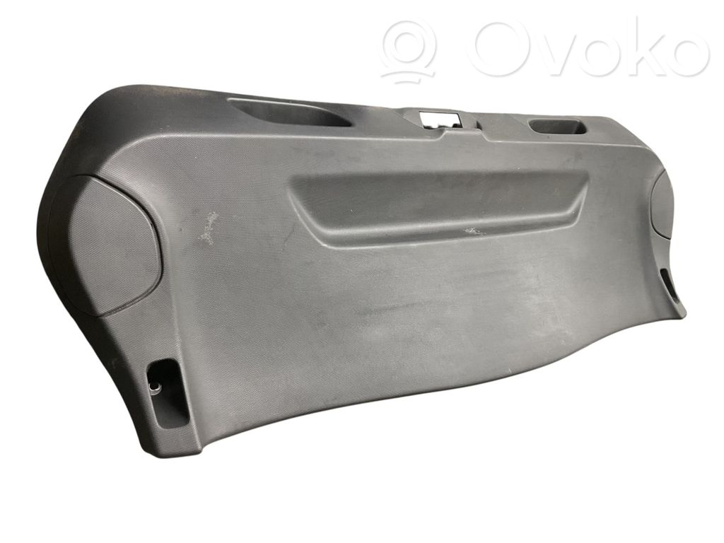 Renault Clio IV Moldura de la puerta trasera 