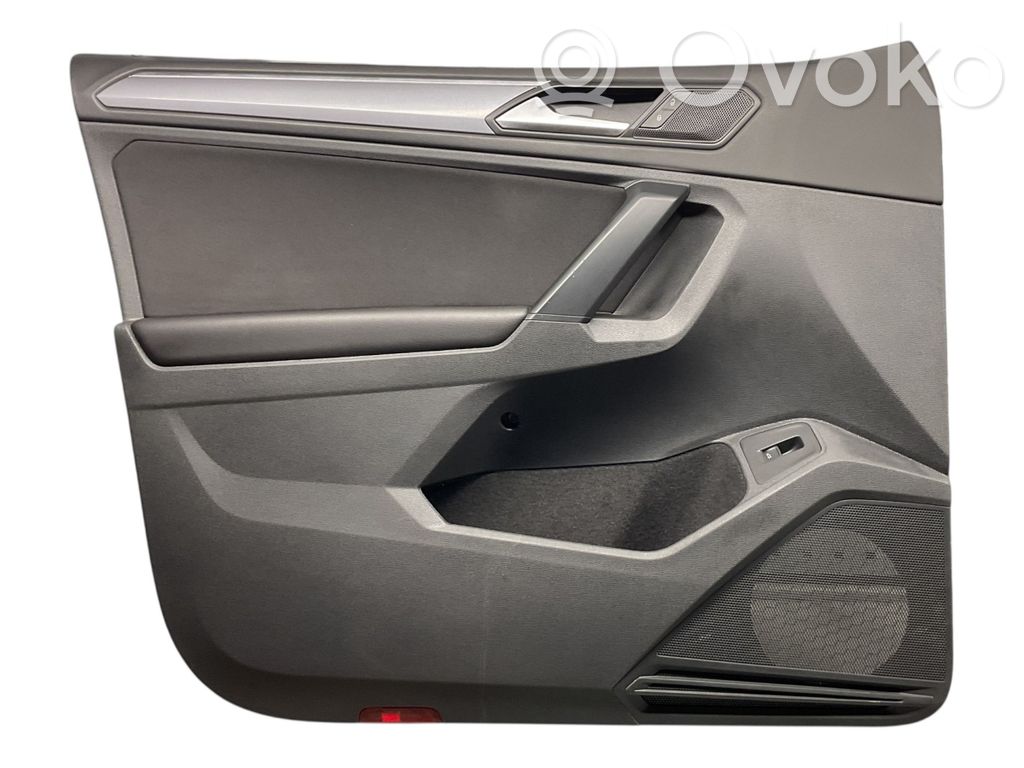 Volkswagen Tiguan Boczki / Poszycie drzwi przednich 